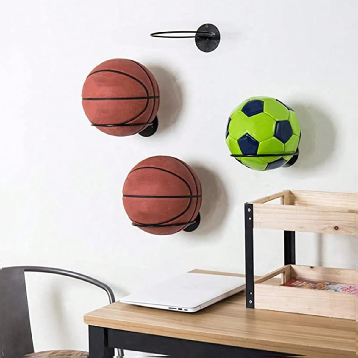Home Gym Installation - Platzsparender Wandmontierter Basketball-Displayständer für Heimfitnessraum, Garage,